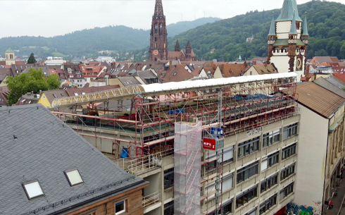 Gerüst im Stadtzentrum